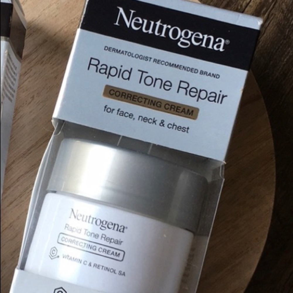 Neutrogena Rapid Tone Repair ~ 20% vitamin C correcting cream